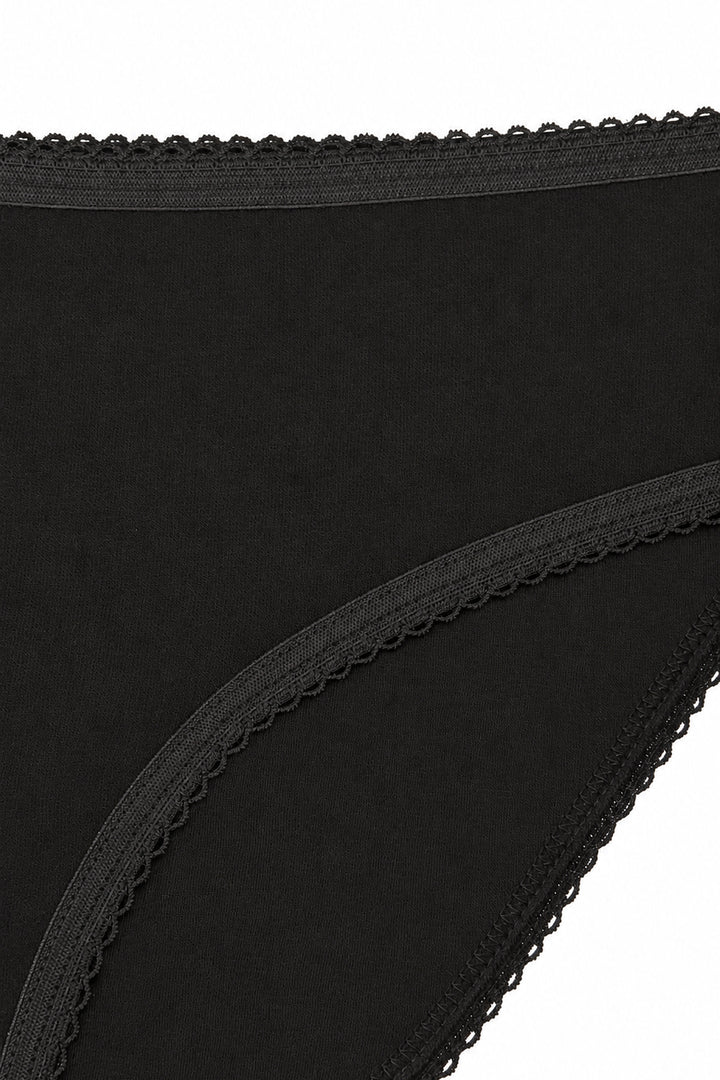 Close-up of the Gaïa picot trim and organic cotton