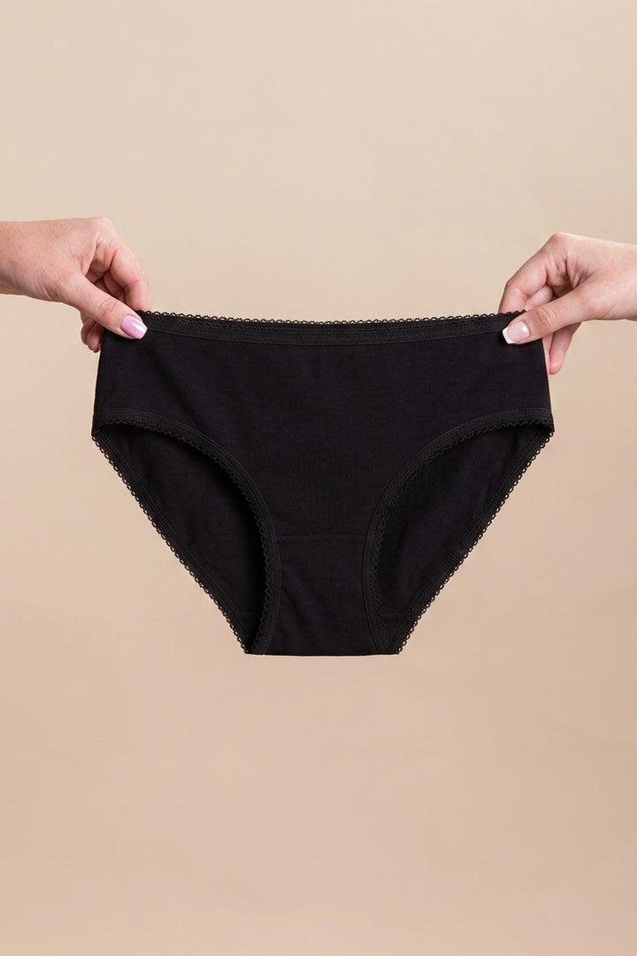 Gaïa period brief held in hands to show size