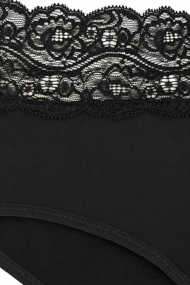 Close-up of the Anthéia lace waistband